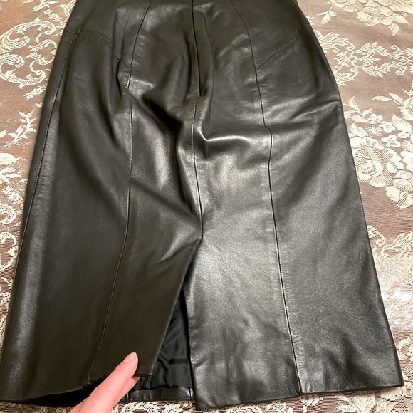 Authentic Versace Black Leather Pencil Skirt, Size 42 Made In Italy. - Picture 3 of 10